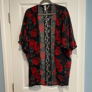 Rose printed kimono with lace detail